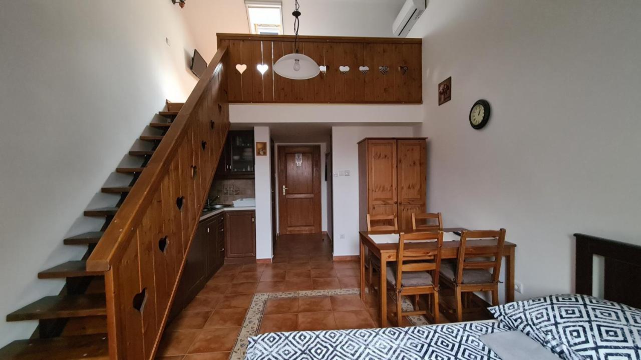 Gyulai Fuerdoe Apartman Ngoại thất bức ảnh