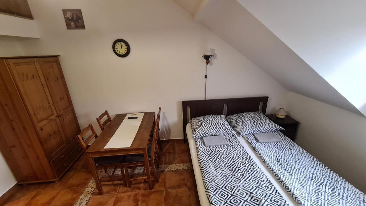 Gyulai Fuerdoe Apartman Ngoại thất bức ảnh