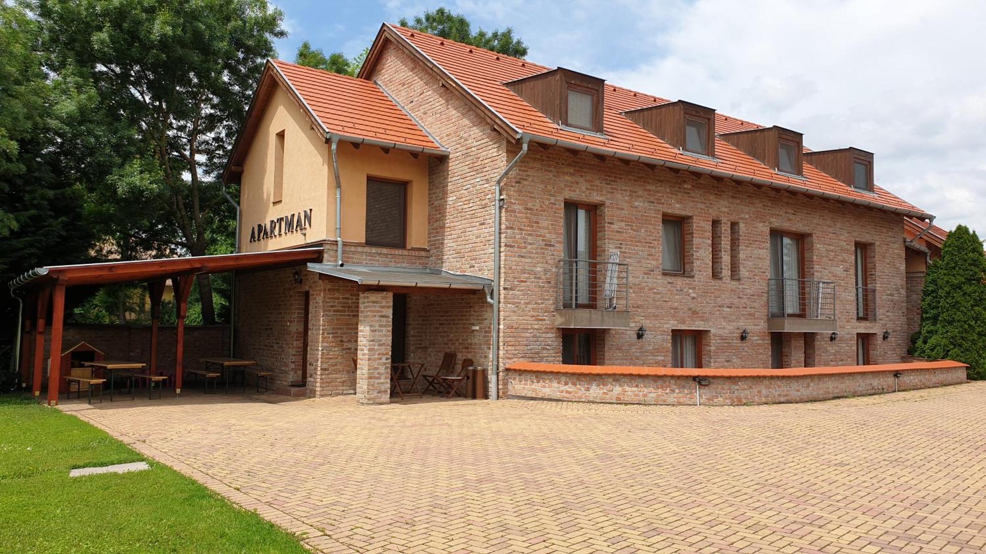 Gyulai Fuerdoe Apartman Ngoại thất bức ảnh