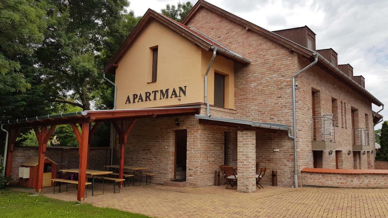 Gyulai Fuerdoe Apartman Ngoại thất bức ảnh