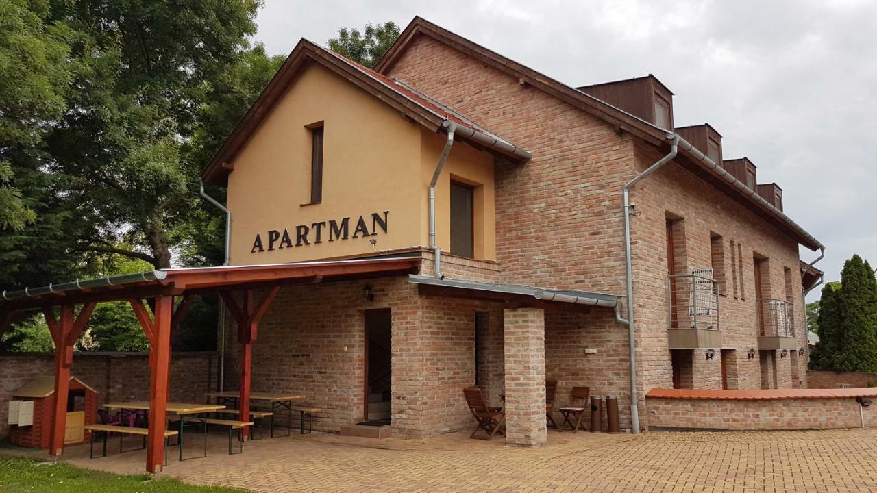 Gyulai Fuerdoe Apartman Ngoại thất bức ảnh
