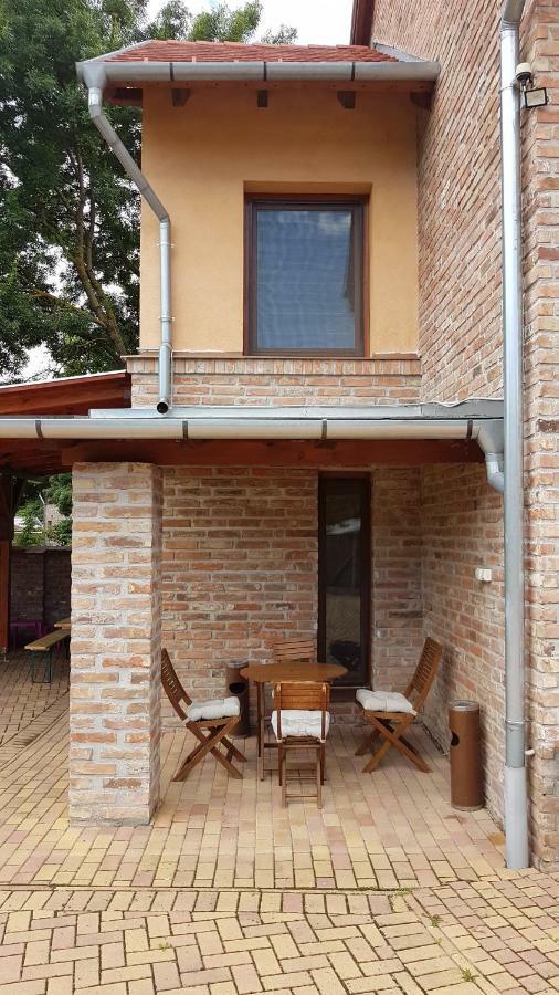 Gyulai Fuerdoe Apartman Ngoại thất bức ảnh
